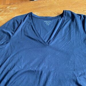 Banana Republic black luxe touch v Neck Tee size XL